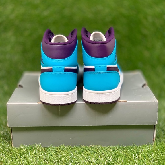 Air Jordan Retro 1 Mid " Hornets" - Picture 4 of 10